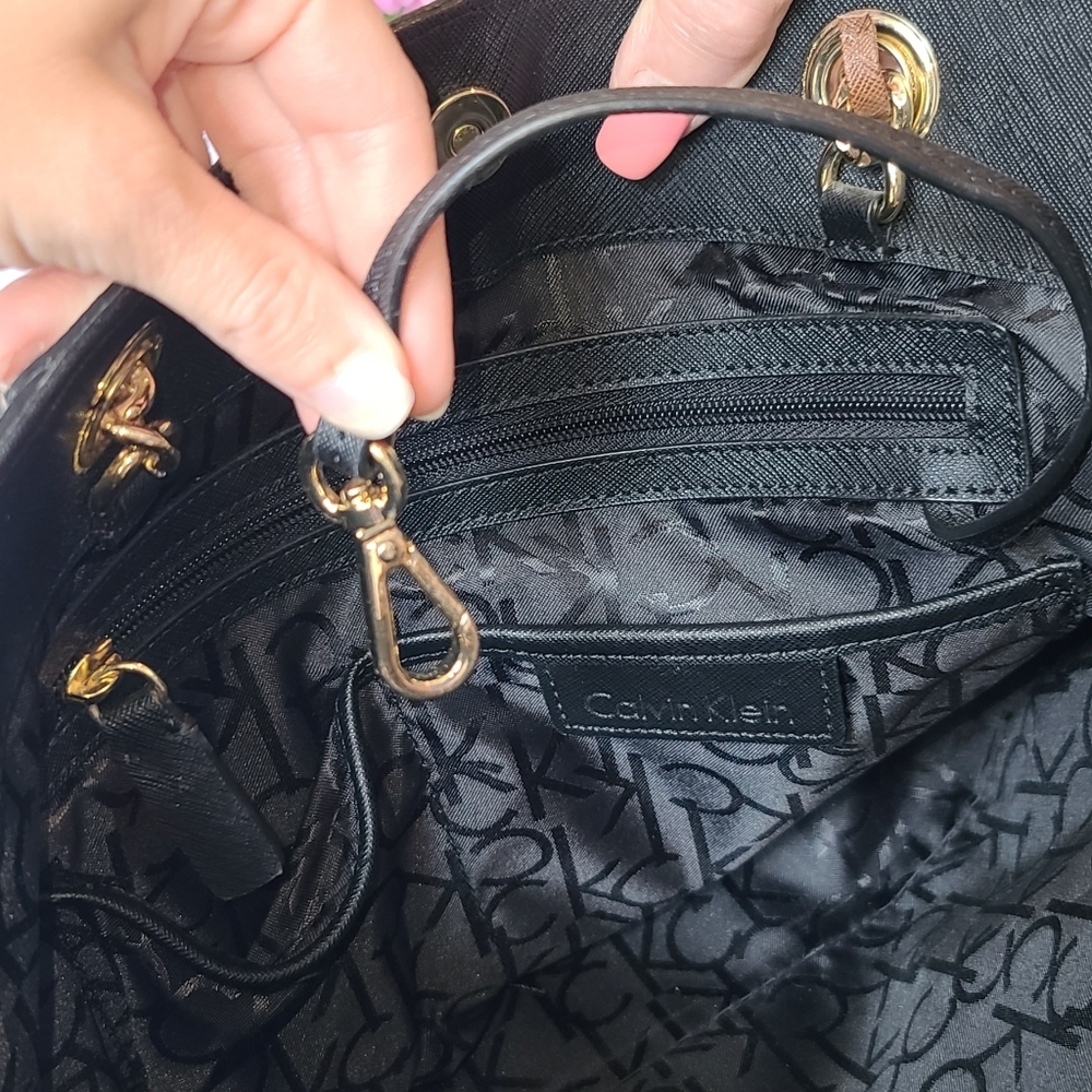 Calvin Klein Purse š - Picture 13 of 16